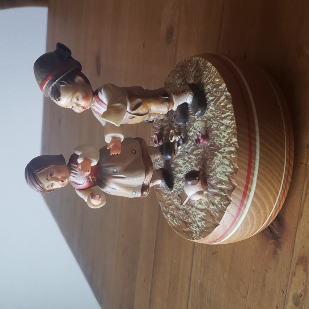 Swiss Wood Music Box Edelweiss Vintage Handcarved Figures *Boy Missing Hand